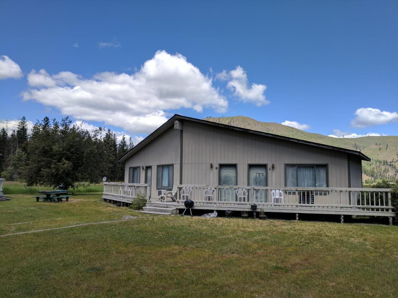 Rock Creek Mercantile & Motel Clinton Dış mekan fotoğraf